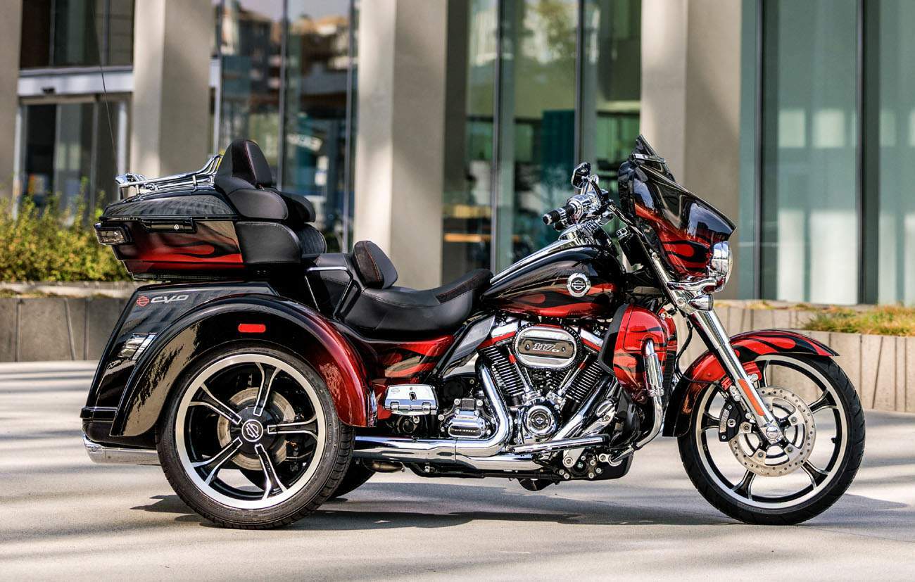 2022 Harley-Davidson® FLHTCUTGSE - CVO™ Tri Glide®